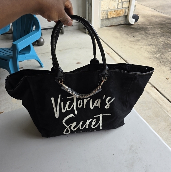 Victorias Secret Weekender Tote Shoulder Bag Gold Chain Black White Beach New - Picture 4 of 13